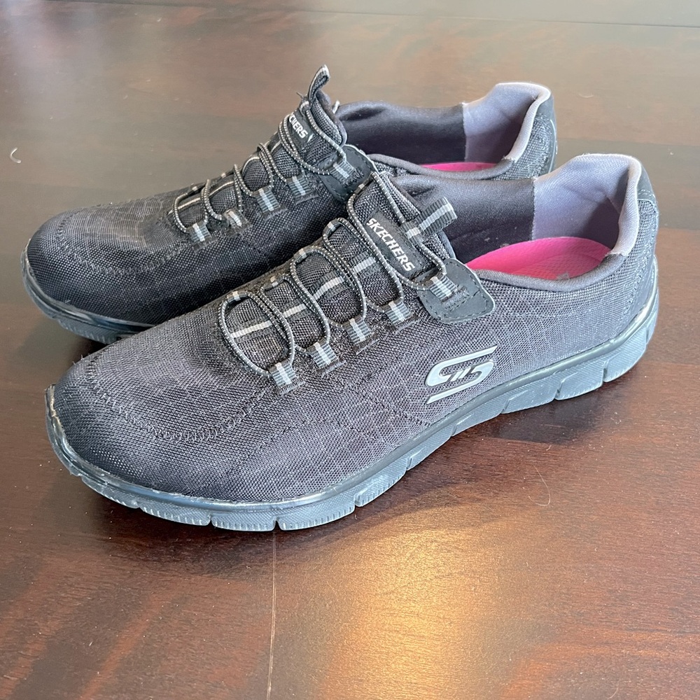 Skechers Women’s EUC Black Sparkly Realxed Fit Air Cooled Memory Foam Size 10